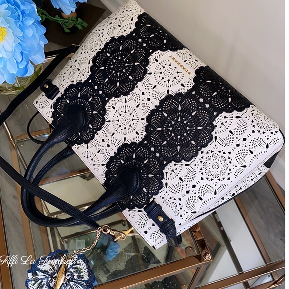 Authentic Burberry limited edition bag and charm - Picture 3 of 17